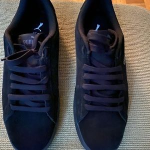 Puma female casual sneakers all back size 10